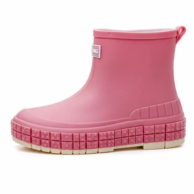 bottines de pluie femme roses en caoutchouc vue de profil sur fond blanc 45185
