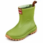 bottines de pluie femme vertes a semelle epaisse vue de trois quarts sur fond blanc 45183