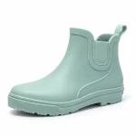 bottines de pluie femme vertes en pvc vue de trois quarts sur fond blanc 45195