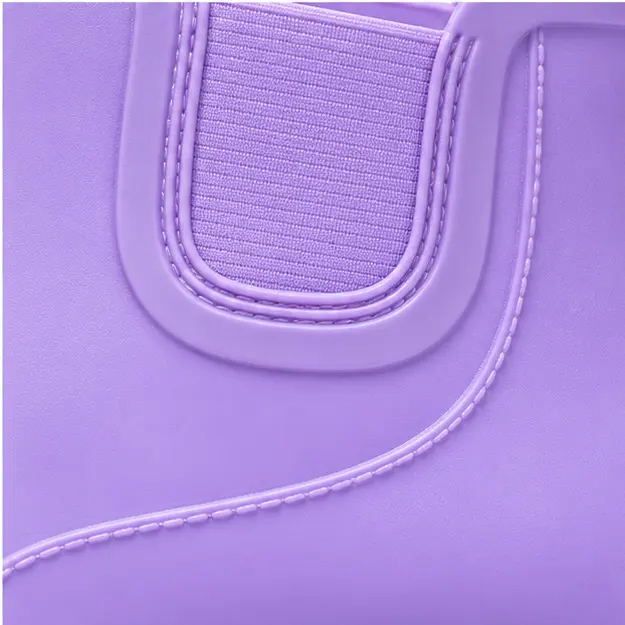 bottines de pluie femme violettes en pvc detail de lelastique et des lignes moulees 45193