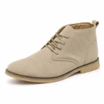 bottines desert homme beige kaki en suedine vue de trois quarts sur fond blanc 45444