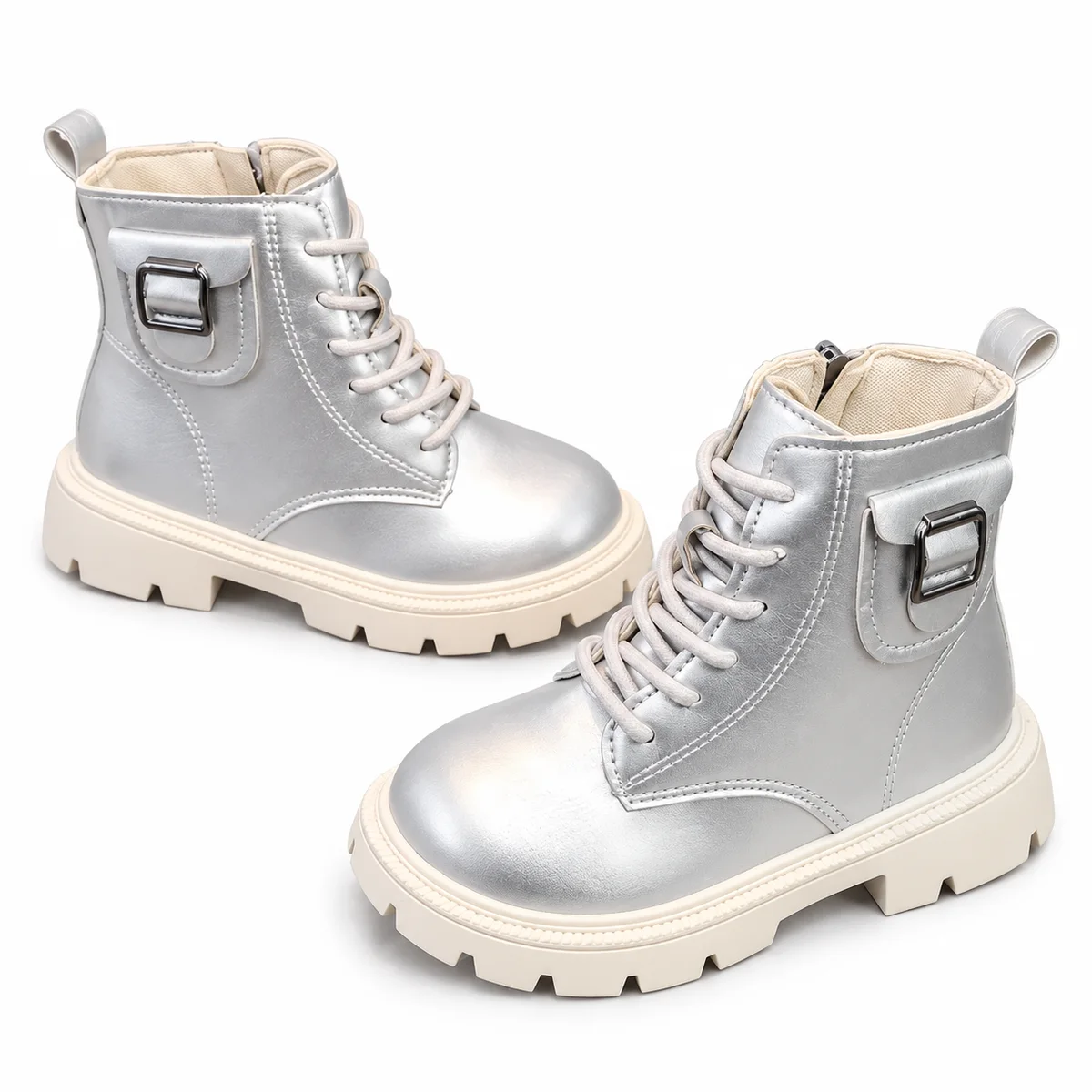 bottines enfant argentees non fourrees a boucle rectangulaire sur fond blanc