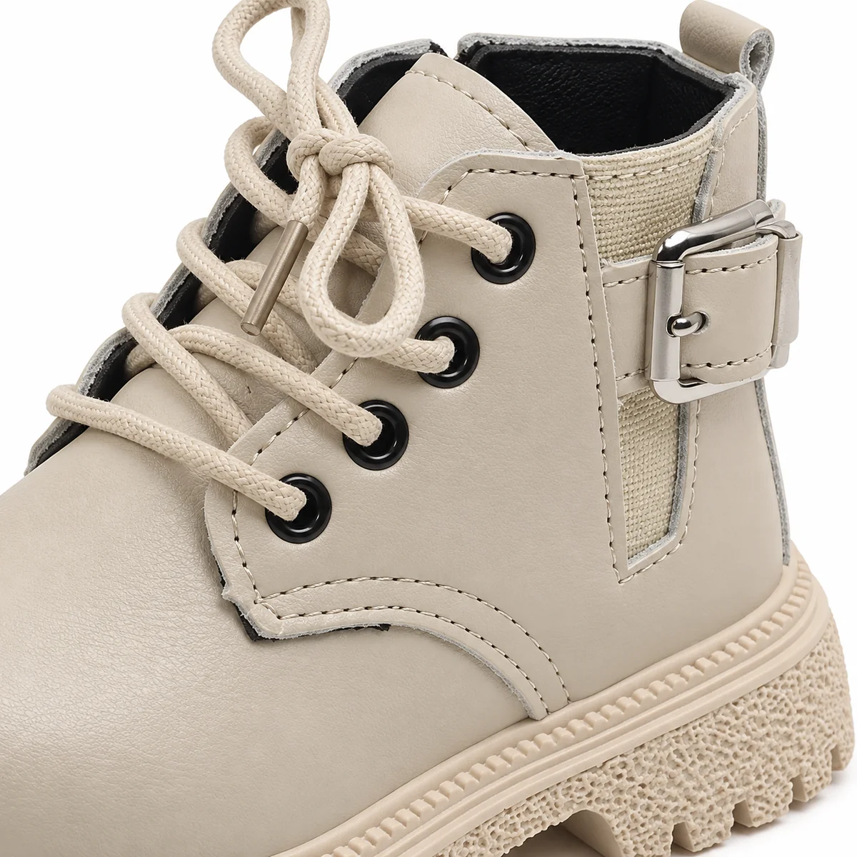 bottines-enfant-beiges-detail-lacets-boucle