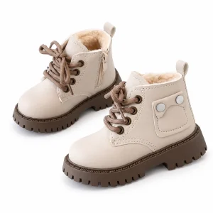 bottines enfant beiges fourrees a semelle marron sur fond blanc