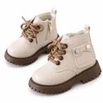 bottines enfant beiges non fourrees a semelle marron sur fond blanc