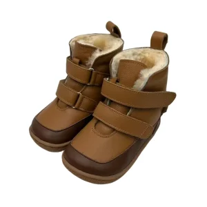 bottines enfant cafe fourrees a double scratch sur fond blanc