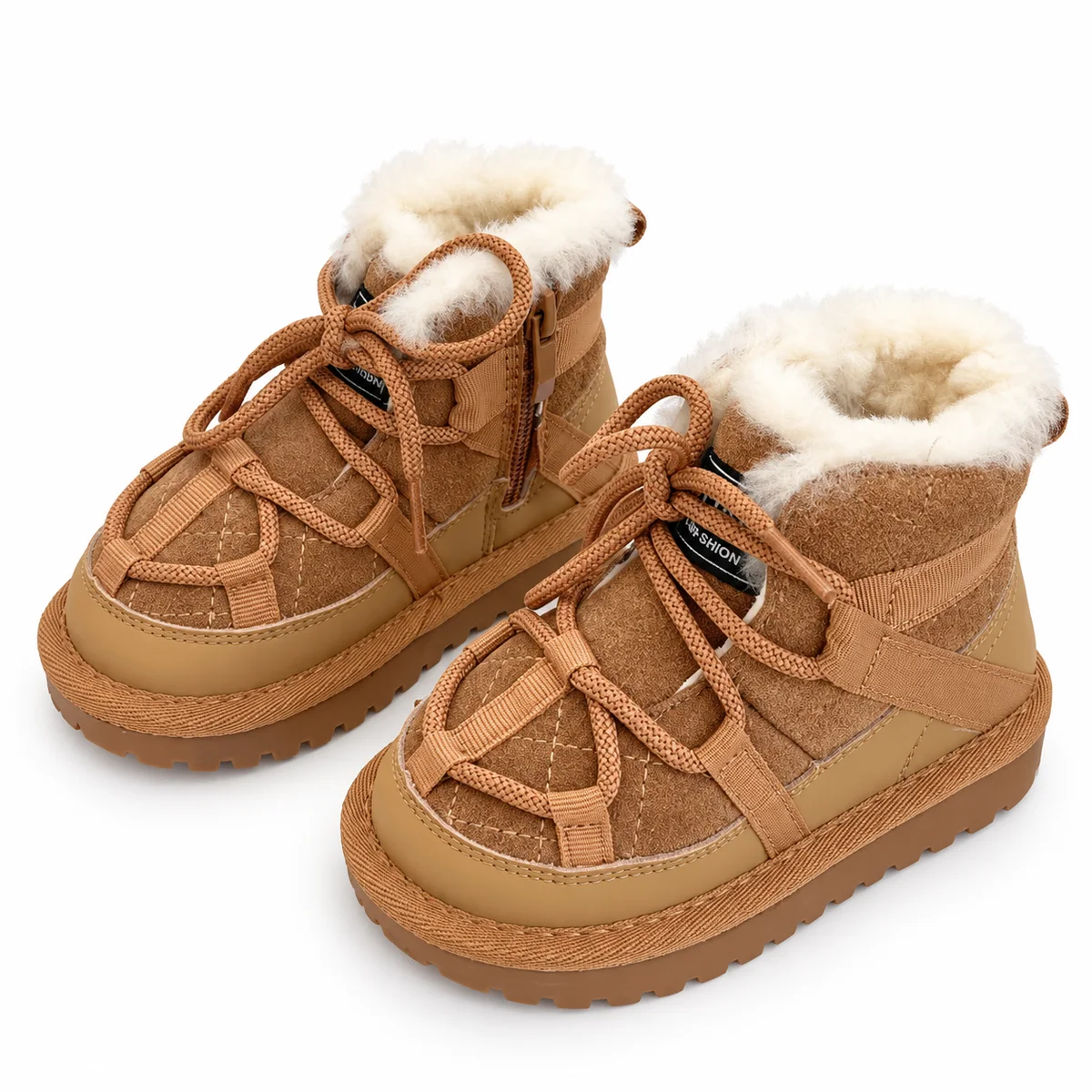 bottines enfant camel fourrees a lacets sur fond blanc