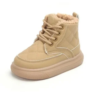 bottines enfant kaki clair matelassees a lacets sur fond blanc