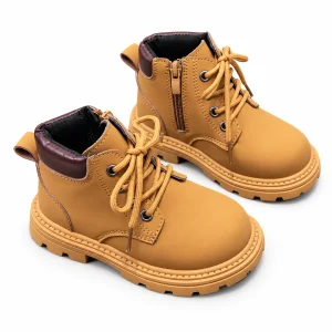 bottines enfant marron a zip et lacets style britannique sur fond blanc