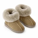 bottines enfant marron antilope fourrees a revers sur fond blanc
