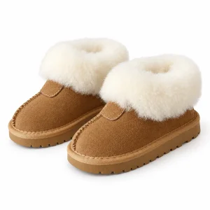 bottines enfant marron fourrees a revers sur fond blanc