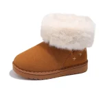 bottines enfant marron fourrees en microfibre sur fond blanc