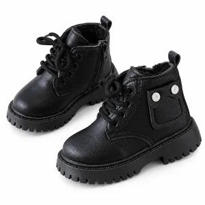 bottines enfant noires fourrees a poche laterale sur fond blanc