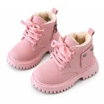 bottines enfant roses fourrees a poche laterale sur fond blanc