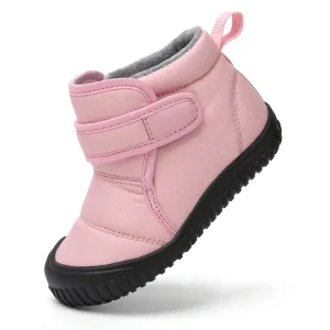 bottines enfant roses fourrees a scratch sur fond blanc