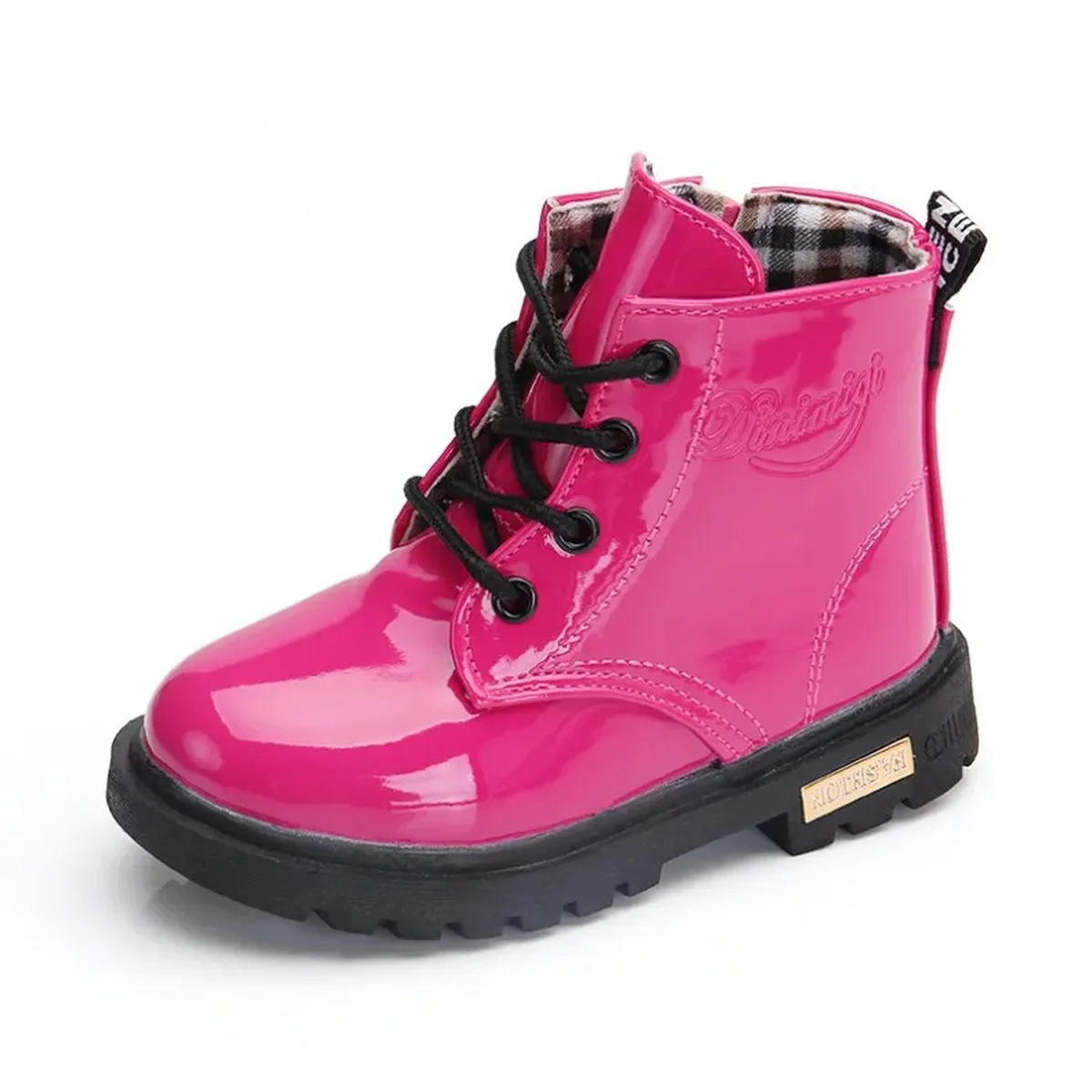 bottines enfant rouge framboise a lacets sur fond blanc