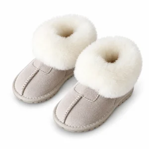 bottines enfant sable fourrees a revers sur fond blanc
