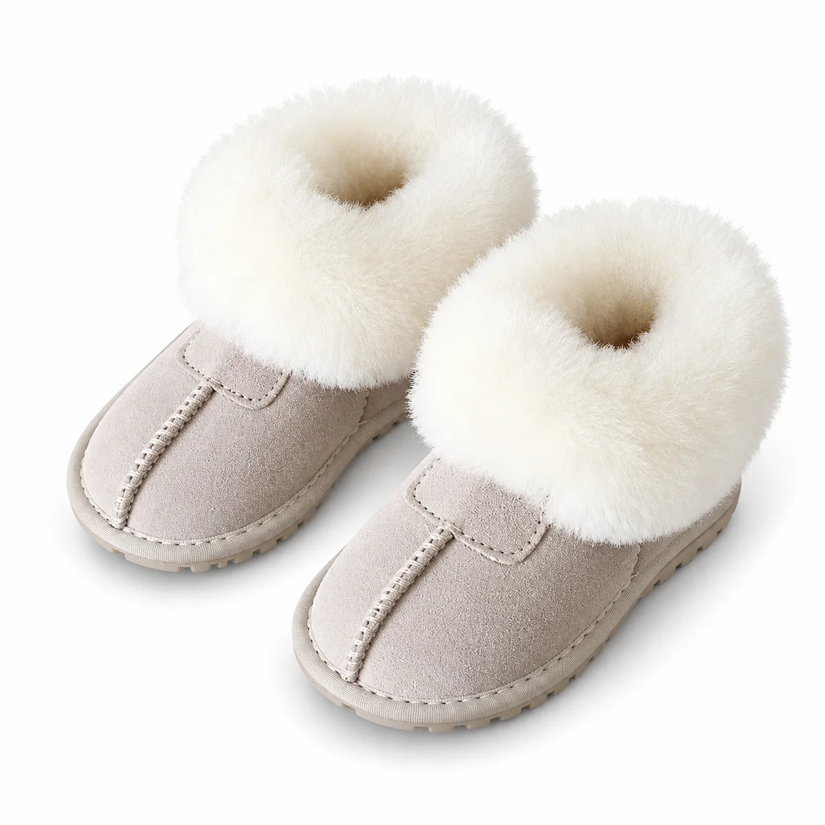 bottines enfant sable fourrees a revers sur fond blanc