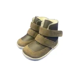 bottines enfant vertes fourrees a double scratch sur fond blanc