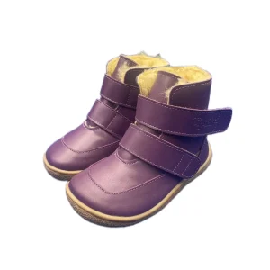 bottines enfant violettes fourrees a double scratch sur fond blanc