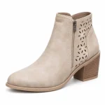 bottines femme beiges ajourees a talon vue de trois quarts sur fond blanc 45217