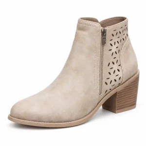 bottines femme beiges ajourees a talon vue de trois quarts sur fond blanc 45217