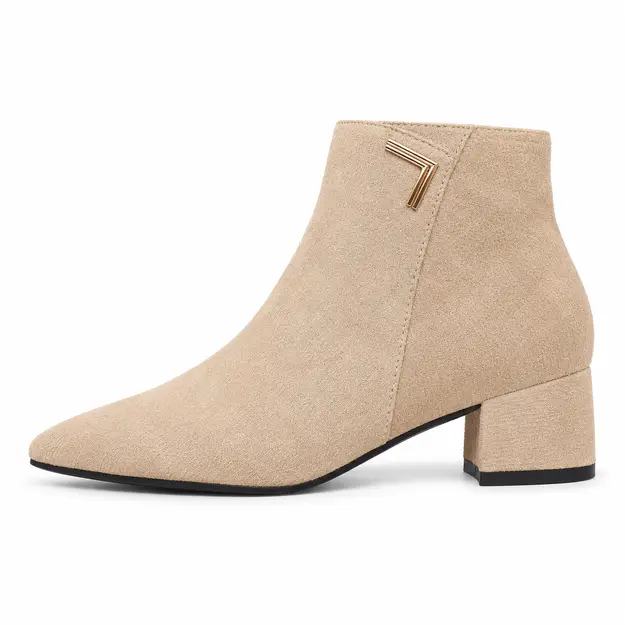 bottines femme beiges en suedine a talon carre vue de profil sur fond blanc 45224