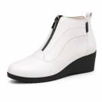 bottines femme blanches a talon compense vue de trois quarts sur fond blanc 45239