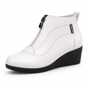 bottines femme blanches fourrees a talon compense vue de trois quarts sur fond blanc 45235