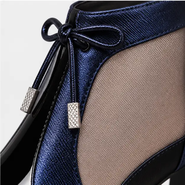 bottines femme bleues ajourees a haut talon detail du nud et de la maille transparente 45227