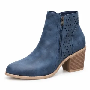bottines femme bleues ajourees a talon vue de trois quarts sur fond blanc 45218