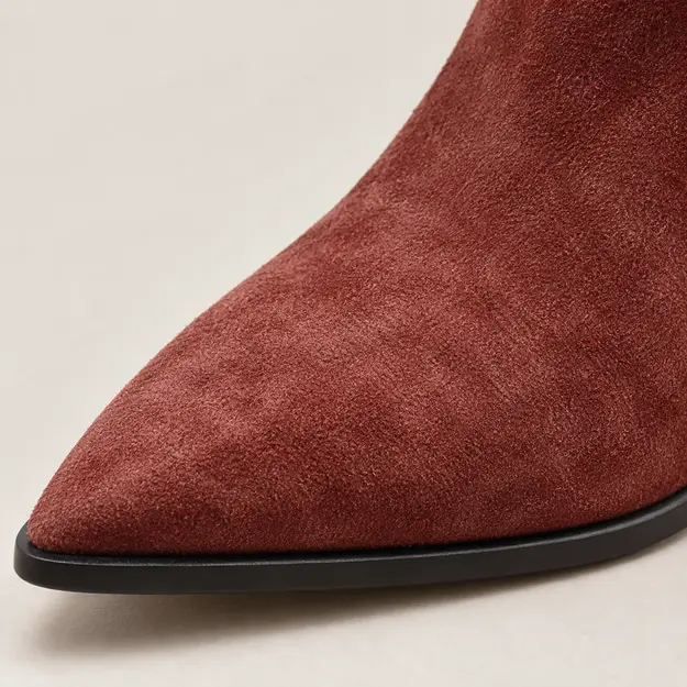bottines femme bordeaux a petit talon fin detail du bout pointu et de la finition bordeaux 45150