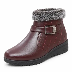 bottines femme bordeaux fourrees a zip vue de trois quarts sur fond blanc 45231