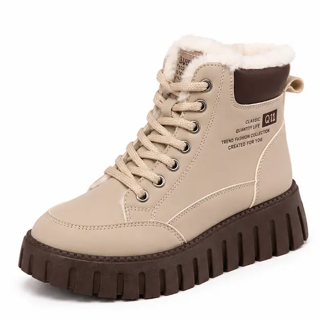 bottines femme kaki fourrees a lacets vue de trois quarts sur fond blanc 45240