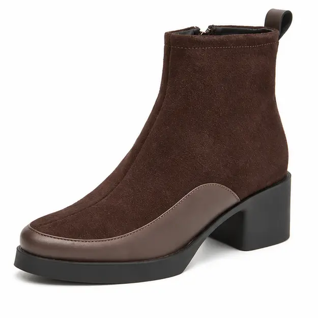 bottines femme marron a talon carre et zip vue de trois quarts sur fond blanc 45247