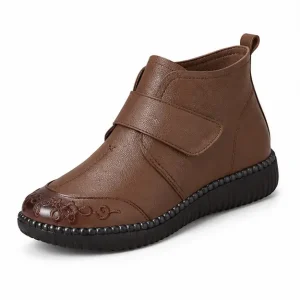 bottines femme marron doublees a semelle epaisse vue de trois quarts sur fond blanc 45242