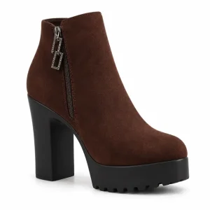 bottines femme marron effet suede a haut talon vue de trois quarts sur fond blanc 45134