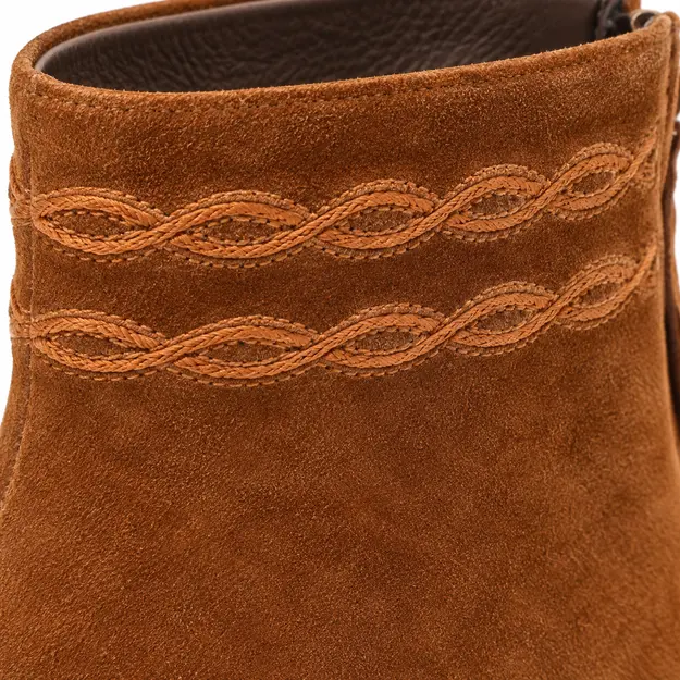 bottines femme marron fourrees a finition veloutee detail des deux rangees de motifs tresses 45141
