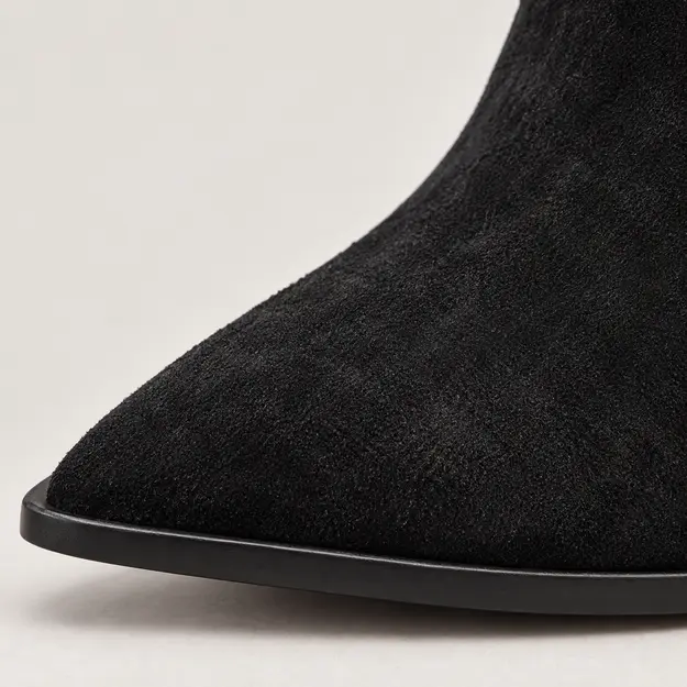 bottines femme noires a petit talon fin detail du bout pointu et de la finition noire 45152