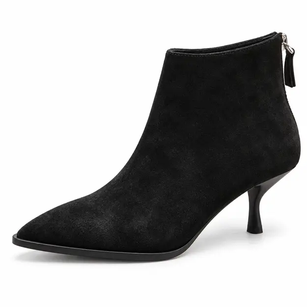 bottines femme noires a petit talon fin vue de trois quarts sur fond blanc 45152