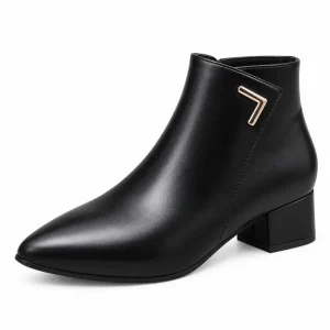 bottines femme noires cirees a talon carre vue de trois quarts sur fond blanc 45225