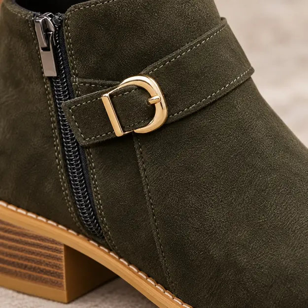bottines femme vertes a boucle et zip detail de la boucle et de la matiere verte 45155