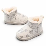 bottines fille beiges fourrees a motif ourson sur fond blanc