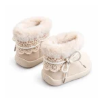bottines fille beiges fourrees a noeud sur fond blanc