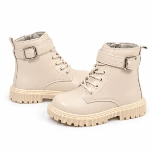 bottines fille beiges non fourrees a bride et lacets sur fond blanc