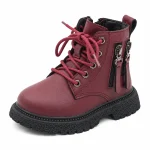 bottines fille bordeaux non fourrees a lacets et details zippes sur fond blanc