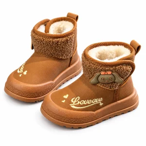 bottines fille caramel fourrees a ecusson et semelle epaisse sur fond blanc