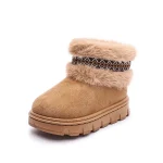 bottines fille marron fourrees a plateforme sur fond blanc