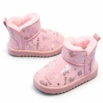 bottines fille roses fourrees a motif ourson sur fond blanc