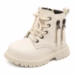 bottines garcon beiges non fourrees a lacets et zips sur fond blanc